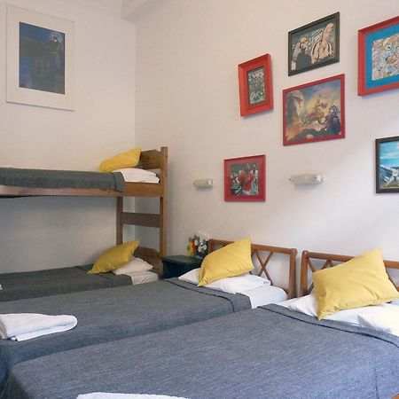 אתונה Dioskouros Hostel מראה חיצוני תמונה