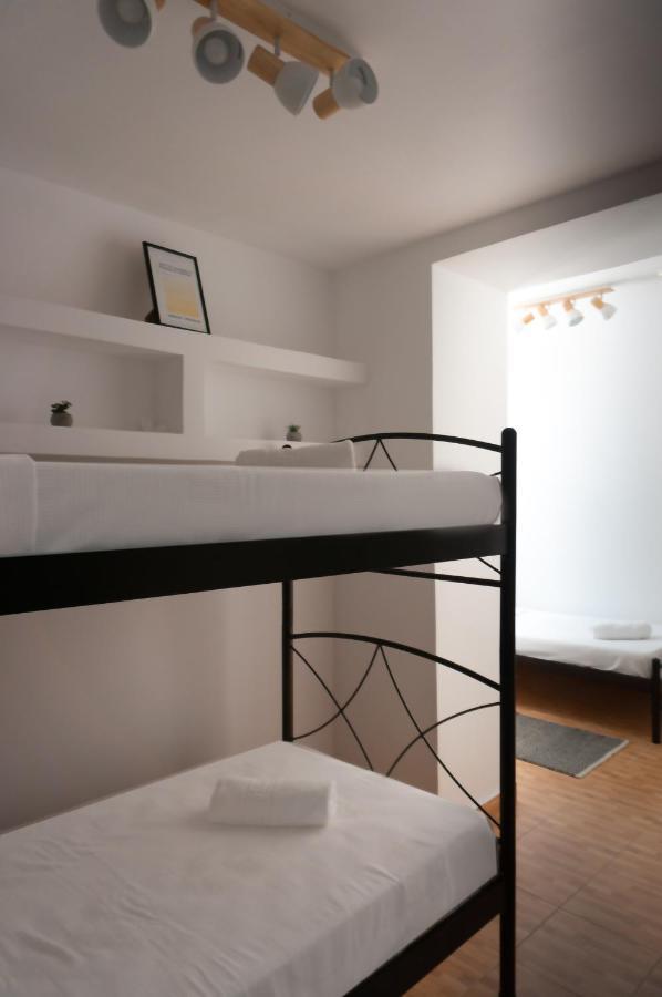 אתונה Dioskouros Hostel מראה חיצוני תמונה