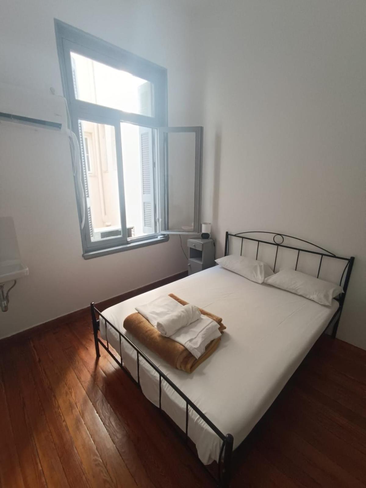 אתונה Dioskouros Hostel מראה חיצוני תמונה