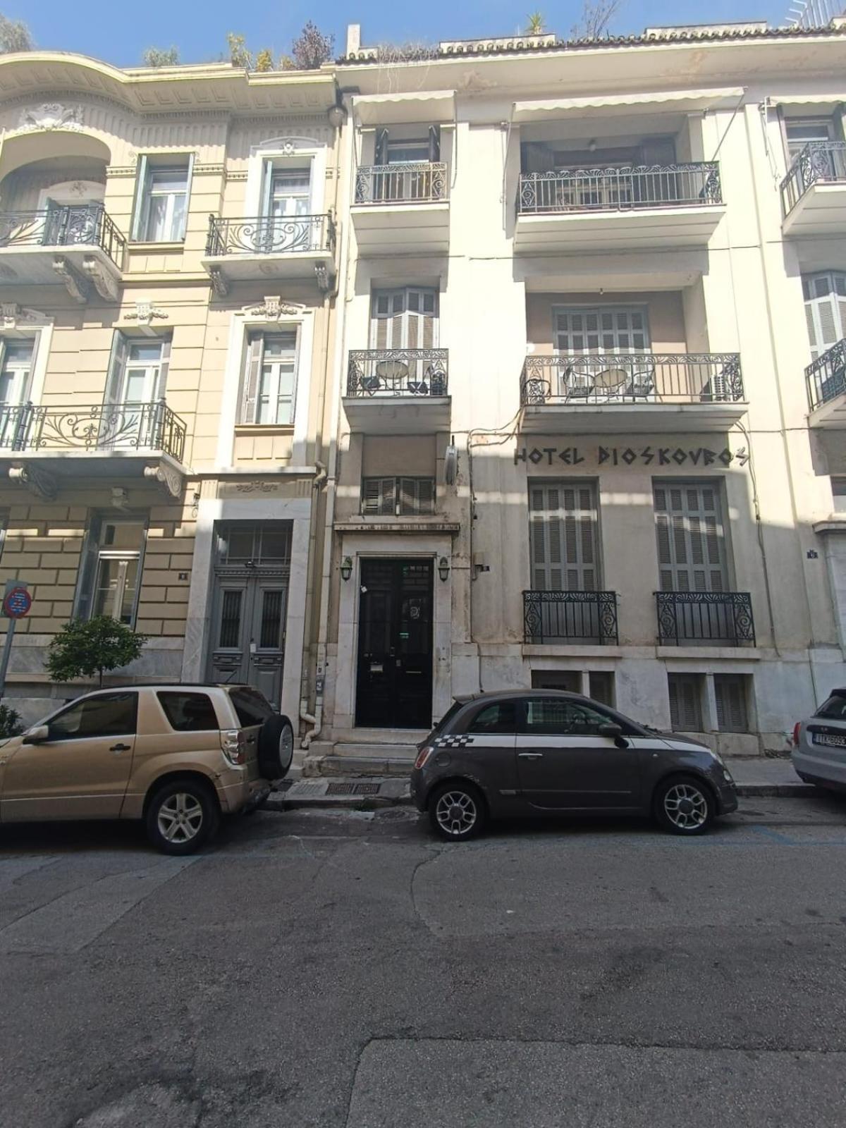 אתונה Dioskouros Hostel מראה חיצוני תמונה